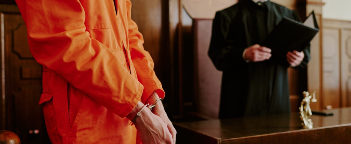 Understanding the bail process San Diego with pretrial services evaluation in a courtroom setting